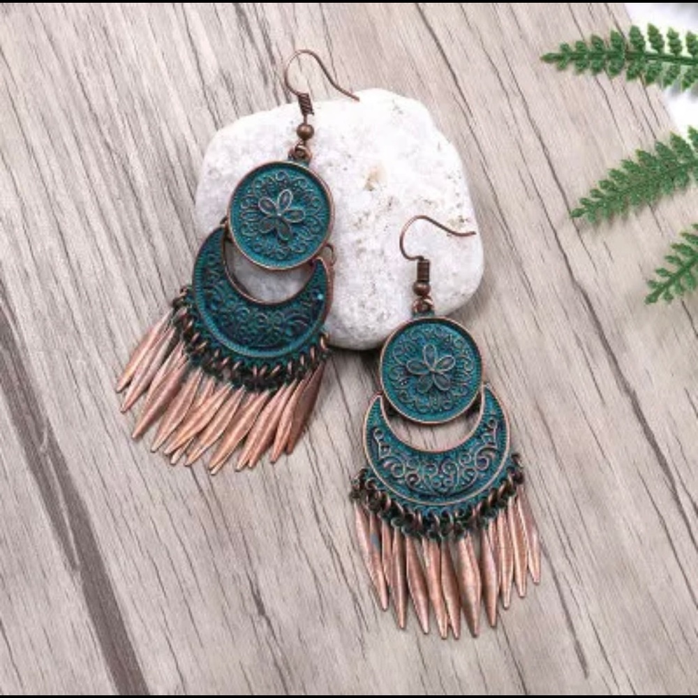 Gorgeous bronze color and deep turquoise earrings! 🌙